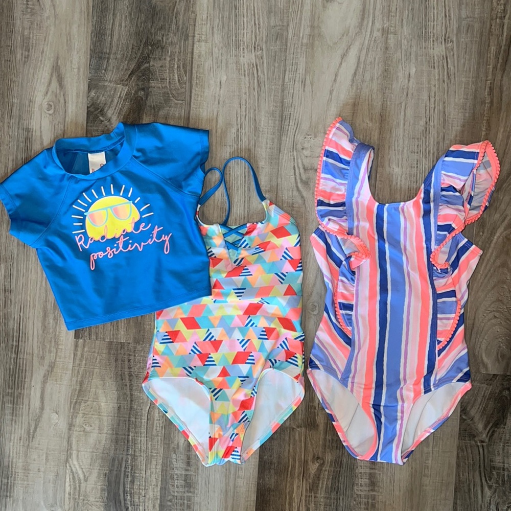 2 Girls Swimsuits